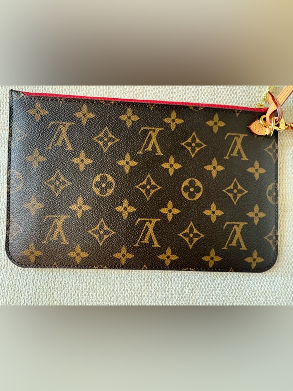Louis Vuitton Neverfull Pochette - Picture 2 of 8